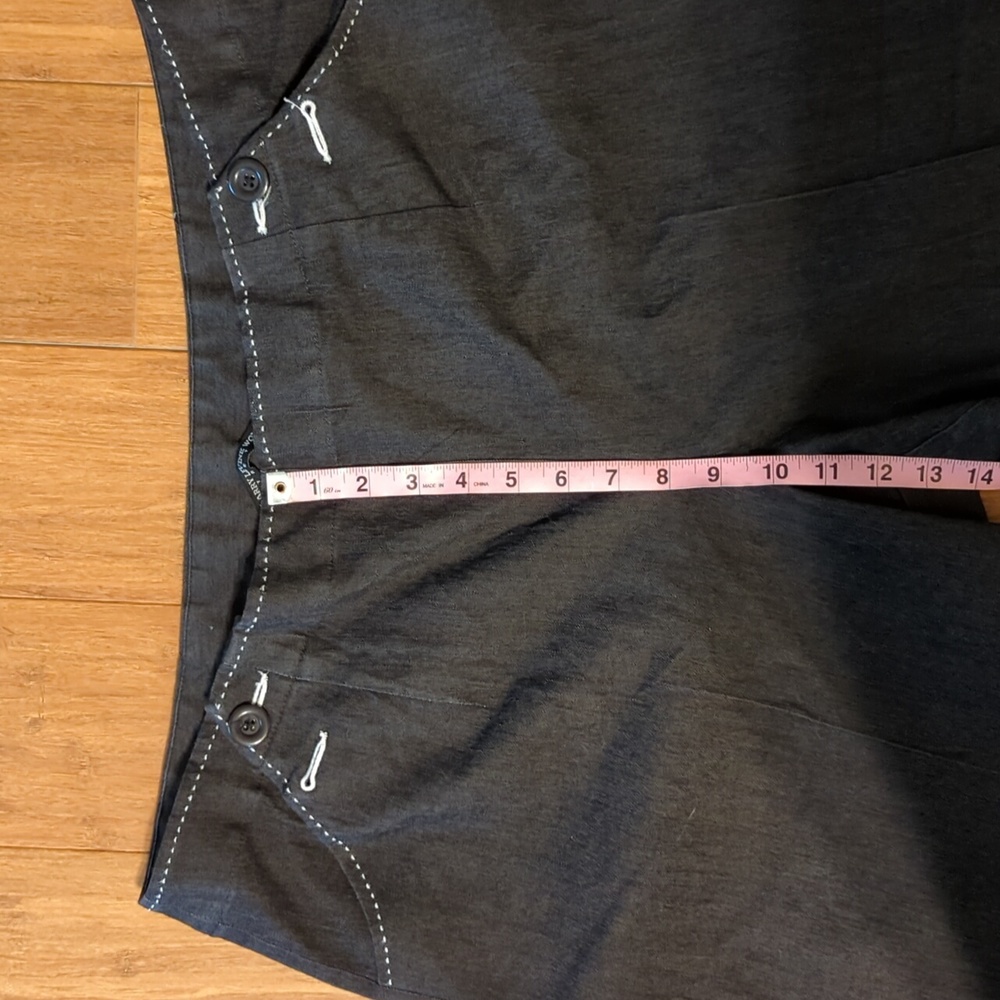Larry Levine Woman Black Capri Pants with Decorative Stitching - Picture 5 of 10